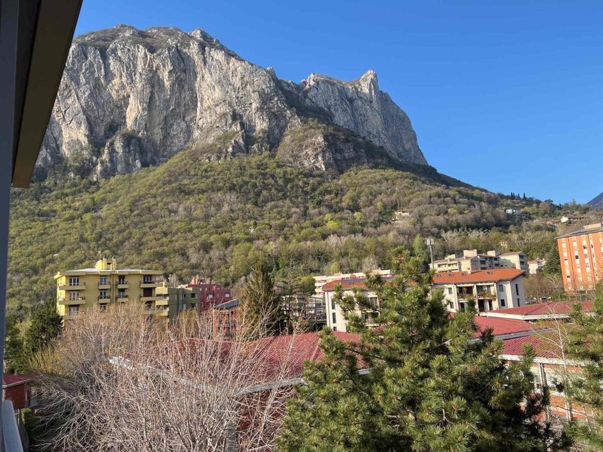 Casa Vacanze Attico Sul Lago Di Lecco, A Due Passi Dal Centro Con Posto Auto Eksteriør billede